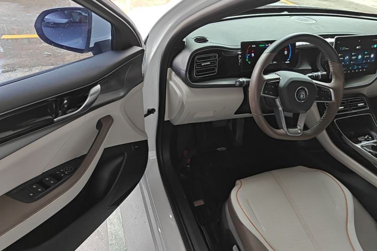 Used BYD Qin PLUS 2023 Champion Edition DM-i 120KM Leading Model Driver Seat