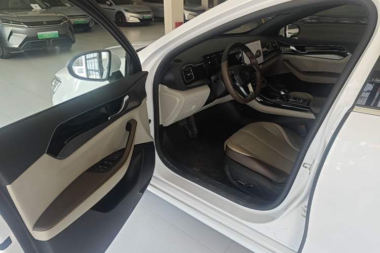 Used BYD Qin PLUS 2023 Champion Edition DM-i 120KM Beyond Model Driver Seat