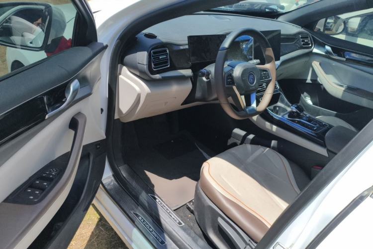 Used BYD Qin PLUS 2023 Champion Edition DM-i 120KM Leading Model Driver Seat
