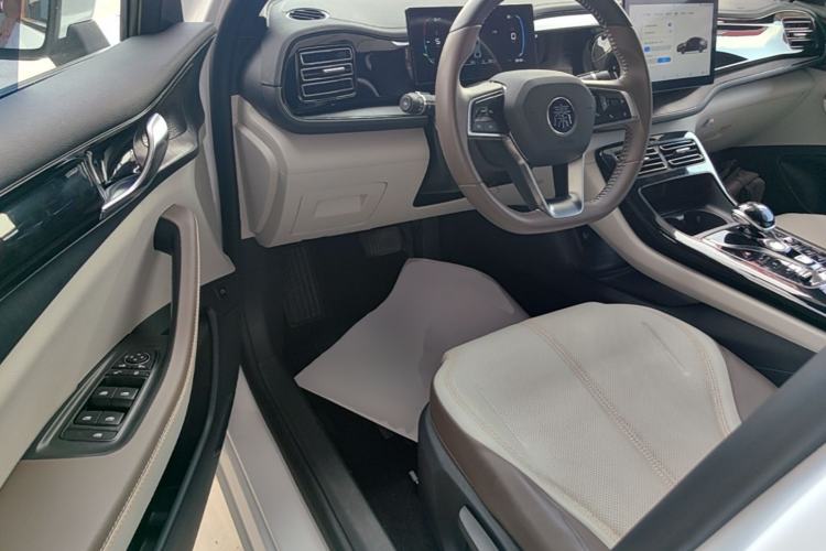 Used BYD Qin PLUS 2023 Champion Edition DM-i 55KM Leading Model Driver Seat