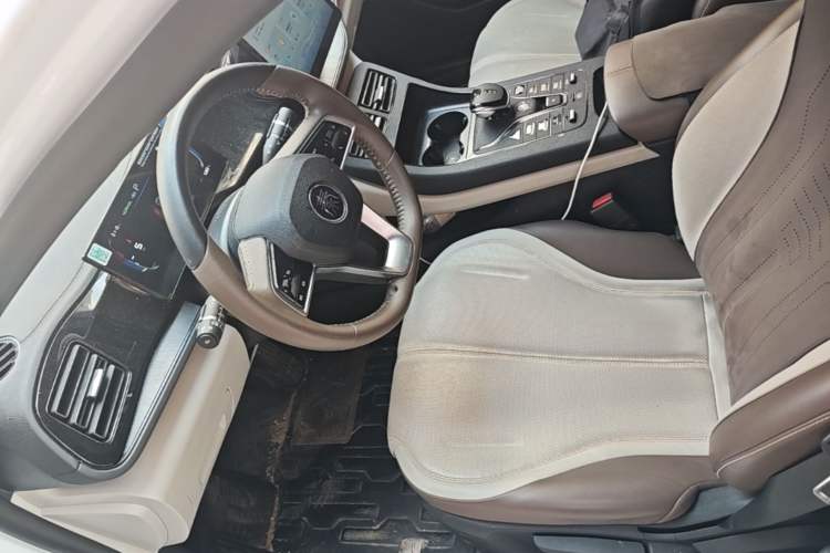 Used BYD Qin PLUS 2023 Champion Edition DM-i 55KM Leading Model Driver Seat