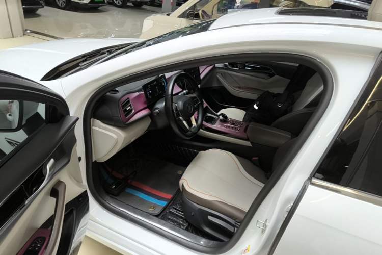 Used BYD Qin PLUS 2023 Champion Edition DM-i 120KM Leading Model Driver Seat