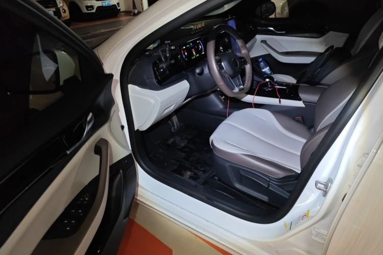 Used BYD Qin PLUS 2023 Champion Edition DM-i 55KM Leading Model Driver Seat