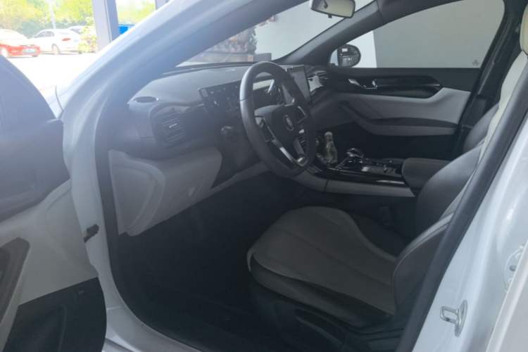 Used BYD Qin PLUS 2023 Champion Edition DM-i 55KM Leading Model Driver Seat