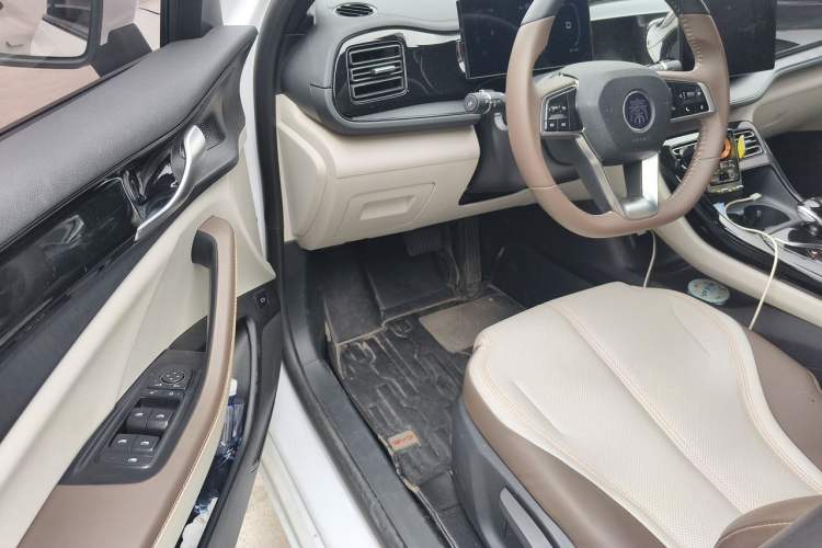 Used BYD Qin PLUS 2023 Champion Edition DM-i 55KM Leading Model Driver Seat