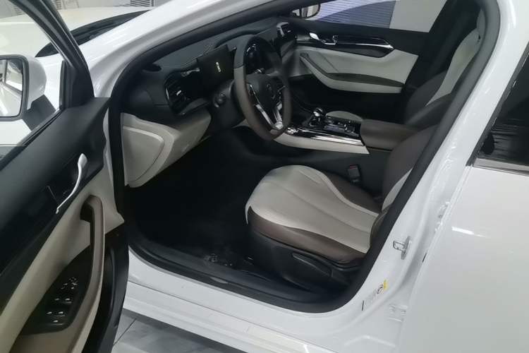 Used BYD Qin PLUS 2023 Champion Edition DM-i 55KM Leading Model Driver Seat