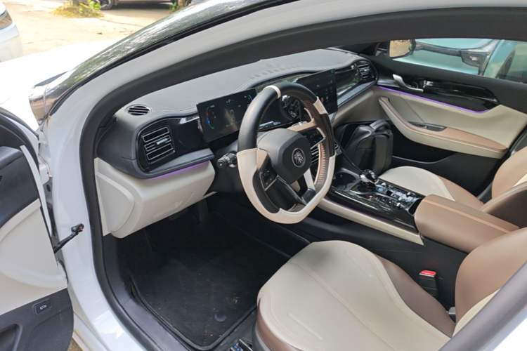 Used BYD Qin PLUS 2023 Champion Edition DM-i 55KM Leading Model Driver Seat