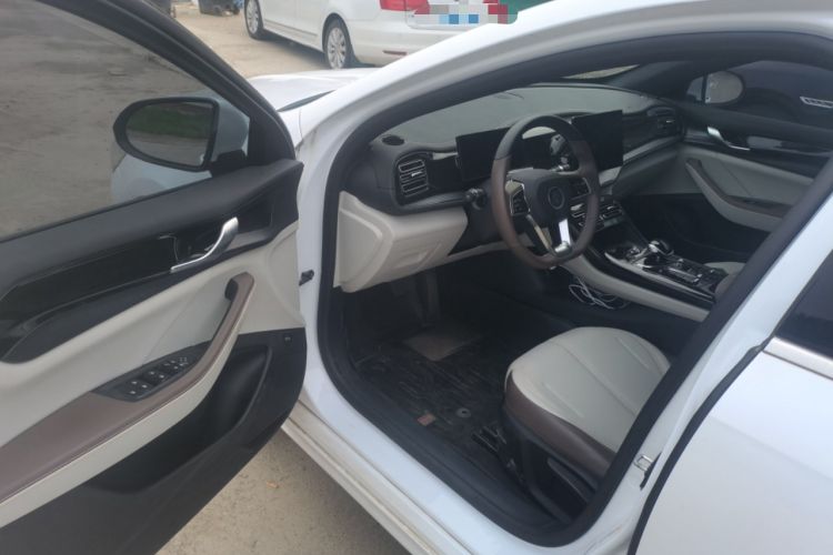Used BYD Qin PLUS 2023 Champion Edition DM-i 55KM Leading Model Driver Seat