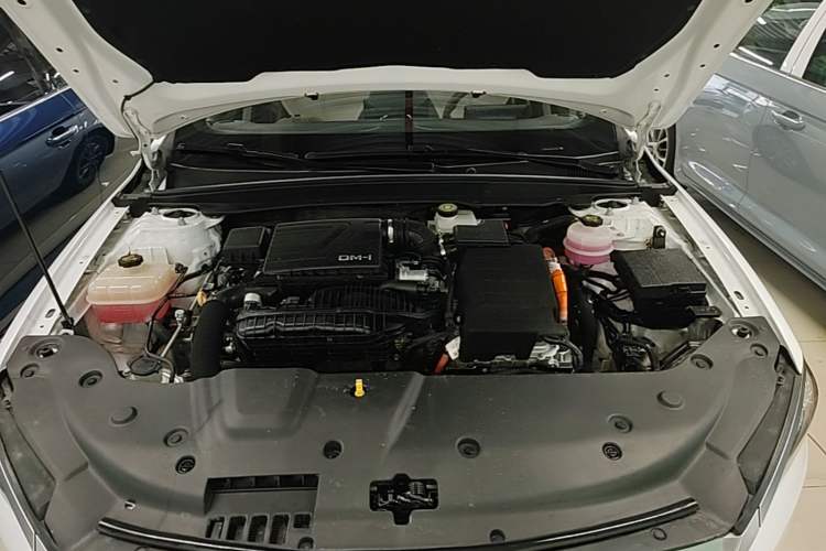 Used BYD Qin PLUS 2023 Champion Edition DM-i 55KM Leading Model Engine Bay