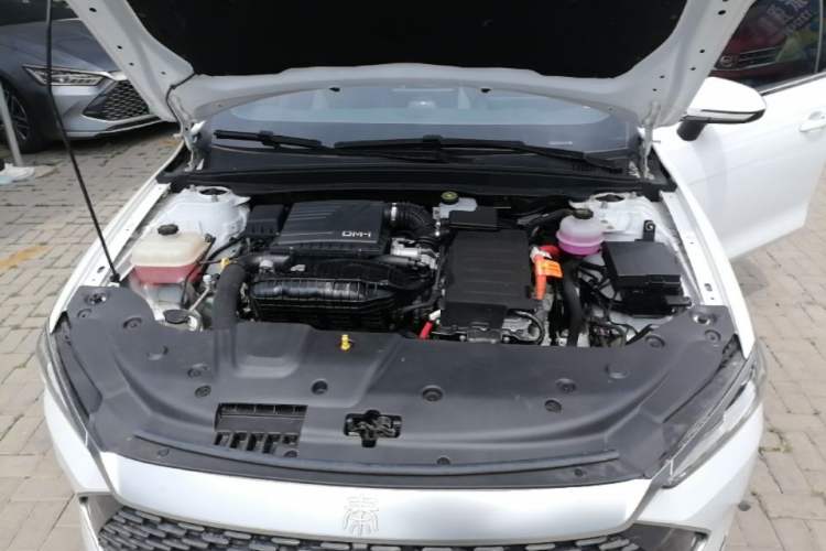 Used BYD Qin PLUS 2023 Champion Edition DM-i 120KM Leading Model Engine Bay