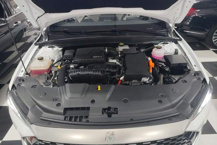 Used BYD Qin PLUS 2023 Champion Edition DM-i 120KM Leading Model Engine Bay
