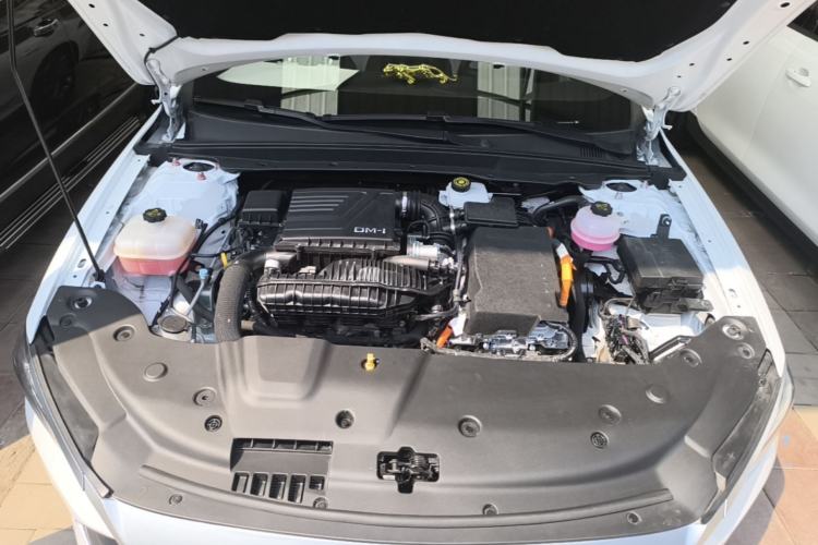 Used BYD Qin PLUS 2023 Champion Edition DM-i 55KM Leading Model Engine Bay