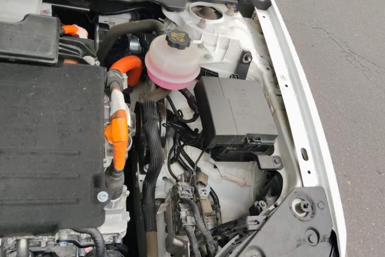 Used BYD Qin PLUS 2023 Champion Edition DM-i 120KM Leading Model Engine Bay Left
