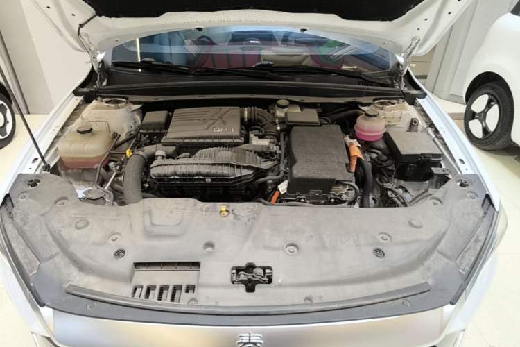 Used BYD Qin PLUS 2023 Champion Edition DM-i 120KM Leading Model Engine Bay