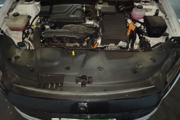 Used BYD Qin PLUS 2023 Champion Edition DM-i 120KM Leading Model Engine Bay