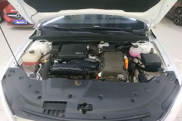 Used BYD Qin PLUS 2023 Champion Edition DM-i 120KM Beyond Model Engine Bay