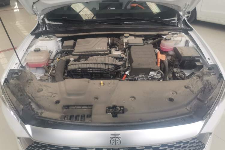 Used BYD Qin PLUS 2023 Champion Edition DM-i 120KM Beyond Model Engine Bay