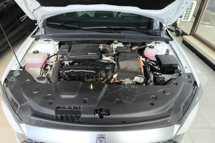 Used BYD Qin PLUS 2023 Champion Edition DM-i 120KM Leading Model Engine Bay