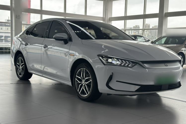 Used BYD Qin PLUS 2023 Champion Edition EV 420KM Leading Model Exterior 2