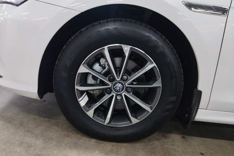 Used BYD Qin PLUS 2023 Champion Edition DM-i 55KM Leading Model Exterior 4