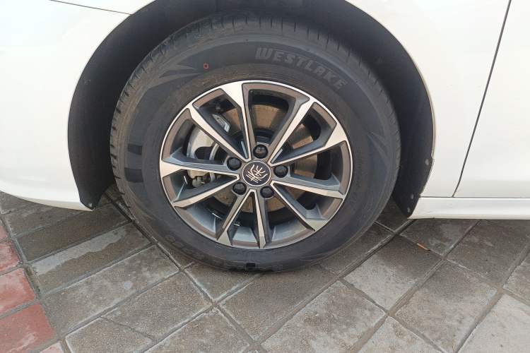 Used BYD Qin PLUS 2023 Champion Edition DM-i 55KM Leading Model Exterior 4