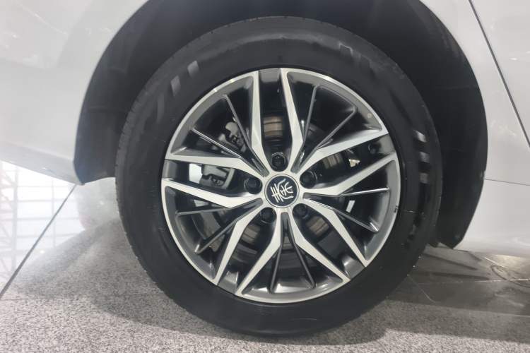 Used BYD Qin PLUS 2023 Champion Edition DM-i 120KM Beyond Model Exterior 5