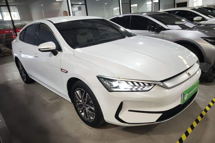 Used BYD Qin PLUS 2023 Champion Edition EV 510KM Leading Model Front Right 45 Deg