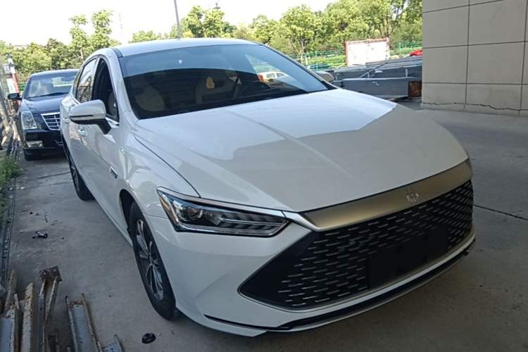 Used BYD Qin PLUS 2023 Champion Edition DM-i 55KM Leading Model Front Right 45 Deg