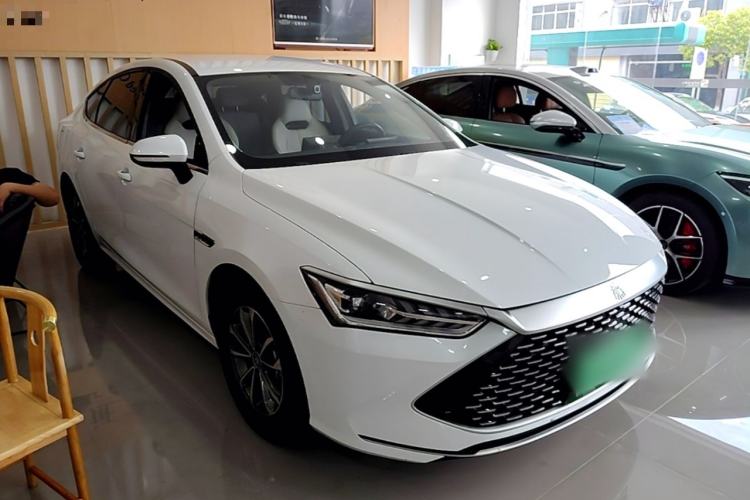 Used BYD Qin PLUS 2023 Champion Edition DM-i 55KM Leading Model Front Right 45 Deg
