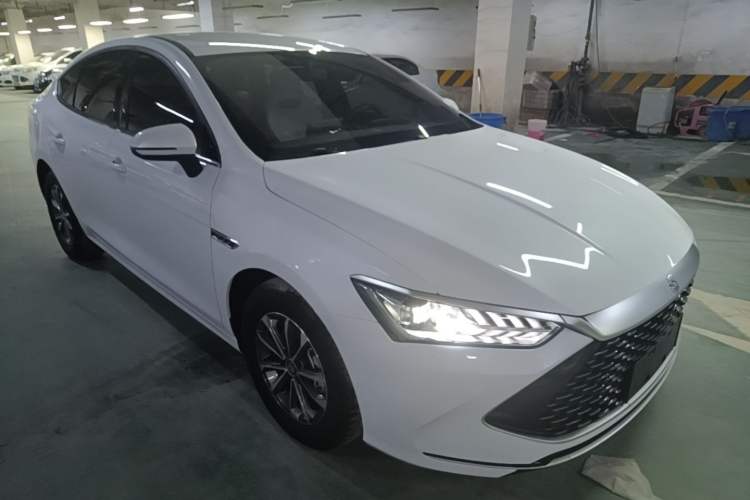 Used BYD Qin PLUS 2023 Champion Edition DM-i 55KM Leading Model Front Right 45 Deg