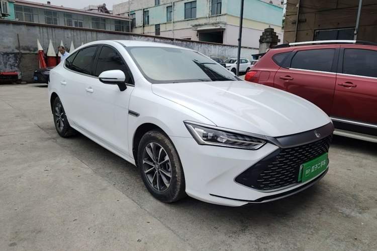 Used BYD Qin PLUS 2023 Champion Edition DM-i 55KM Leading Model Front Right 45 Deg