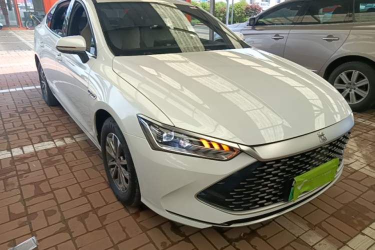 Used BYD Qin PLUS 2023 Champion Edition DM-i 55KM Leading Model Front Right 45 Deg
