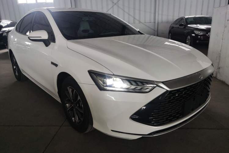 Used BYD Qin PLUS 2023 Champion Edition DM-i 55KM Leading Model Front Right 45 Deg