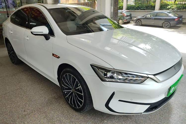 Used BYD Qin PLUS 2023 Champion Edition EV 610KM Excellence Model Front Right 45 Deg