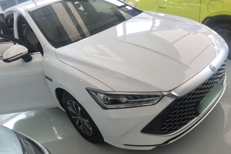 Used BYD Qin PLUS 2023 Champion Edition DM-i 55KM Leading Model Front Right 45 Deg