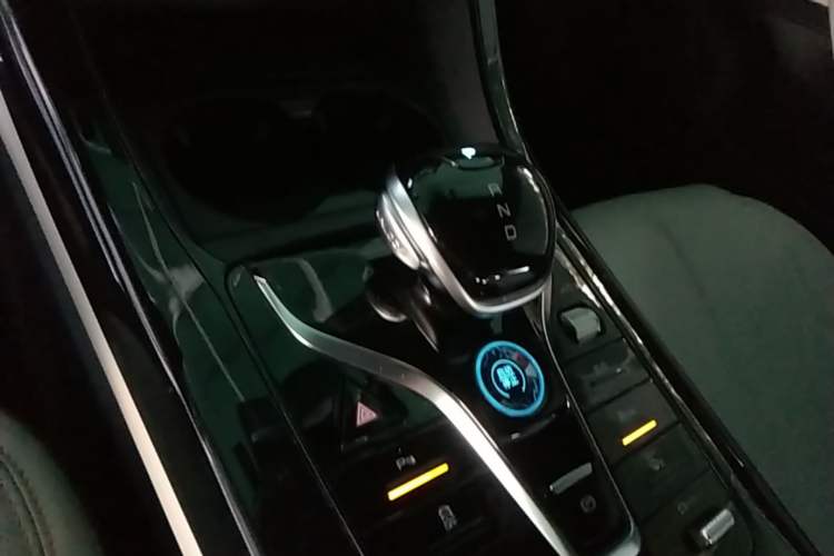 Used BYD Qin PLUS 2023 Champion Edition DM-i 55KM Leading Model Gear Lever