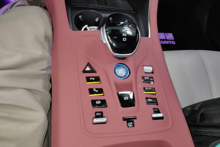 Used BYD Qin PLUS 2023 Champion Edition DM-i 120KM Excellence Model Gear Lever