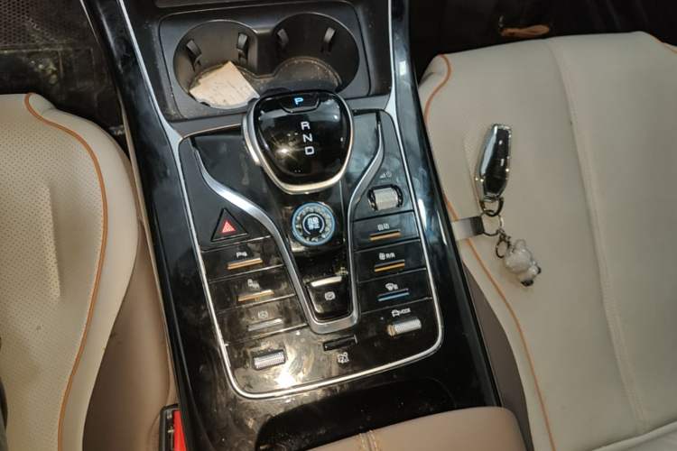 Used BYD Qin PLUS 2023 Champion Edition DM-i 120KM Excellence Model Gear Lever