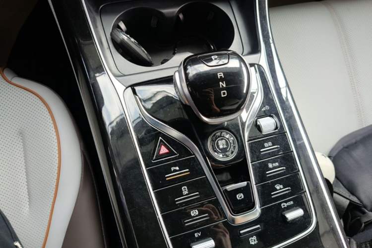 Used BYD Qin PLUS 2023 Champion Edition DM-i 120KM Leading Model Gear Lever