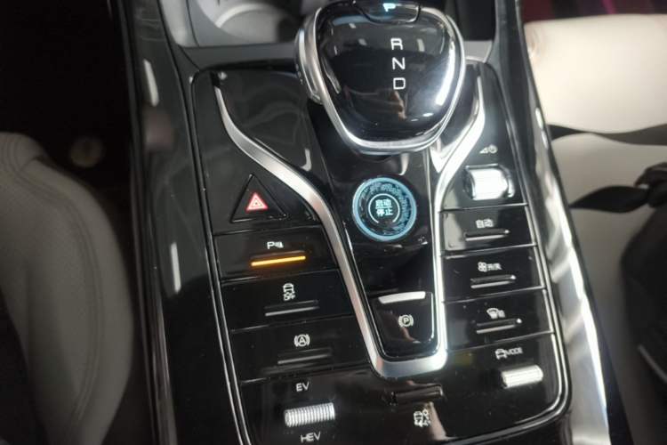 Used BYD Qin PLUS 2023 Champion Edition DM-i 55KM Leading Model Gear Lever