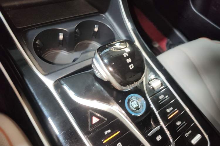 Used BYD Qin PLUS 2023 Champion Edition EV 510KM Leading Model Gear Lever