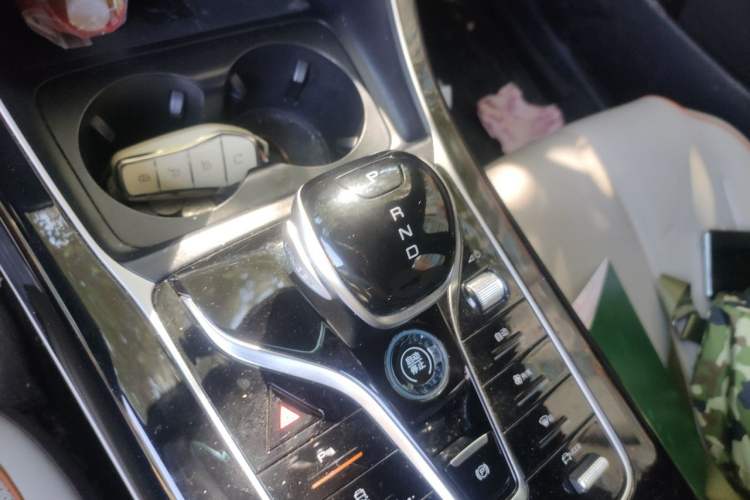 Used BYD Qin PLUS 2023 Champion Edition DM-i 55KM Superior Model Gear Lever