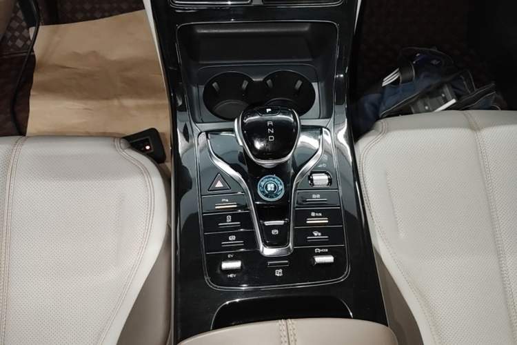 Used BYD Qin PLUS 2023 Champion Edition DM-i 55KM Leading Model Gear Lever