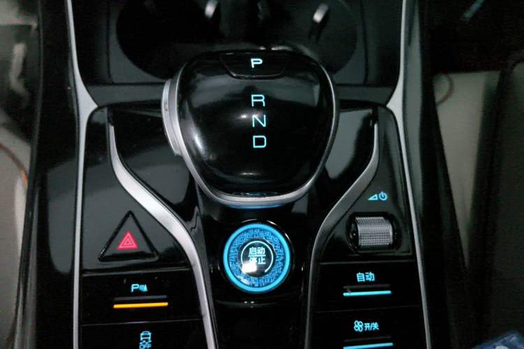 Used BYD Qin PLUS 2023 Champion Edition DM-i 120KM Beyond Model Gear Lever