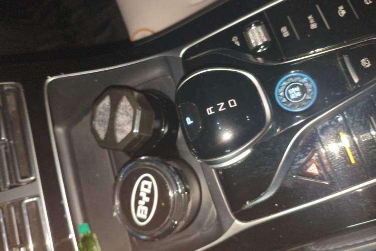 Used BYD Qin PLUS 2023 Champion Edition EV 510KM Leading Model Gear Lever