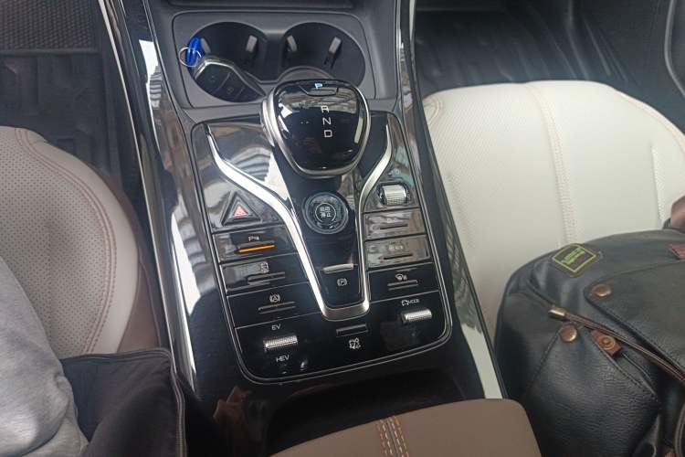 Used BYD Qin PLUS 2023 Champion Edition DM-i 55KM Leading Model Gear Lever