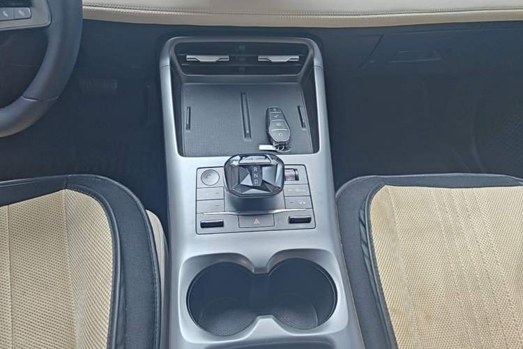 Used BYD Qin PLUS 2023 Champion Edition DM-i 55KM Leading Model Gear Lever
