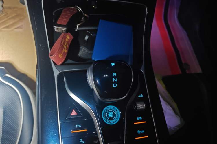 Used BYD Qin PLUS 2023 Champion Edition DM-i 120KM Excellence Model Gear Lever