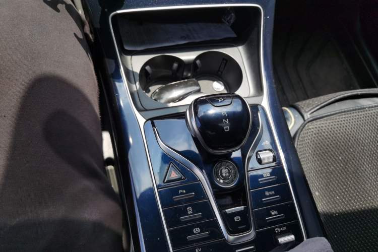Used BYD Qin PLUS 2023 Champion Edition DM-i 120KM Leading Model Gear Lever