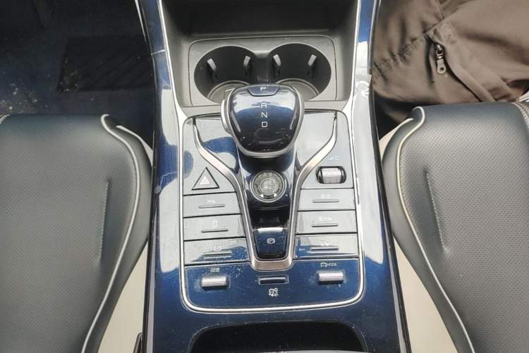 Used BYD Qin PLUS 2023 Champion Edition EV 420KM Leading Model Gear Lever